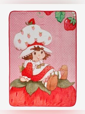 Strawberry Shortcake Patch Plush Graphic Throw Blanket - New